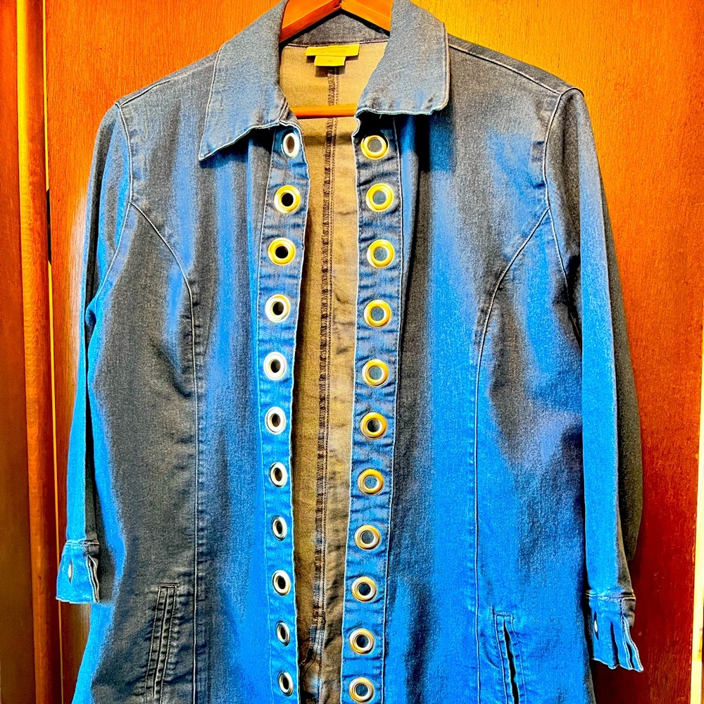 Long jean jacket with metal grommets. Size M